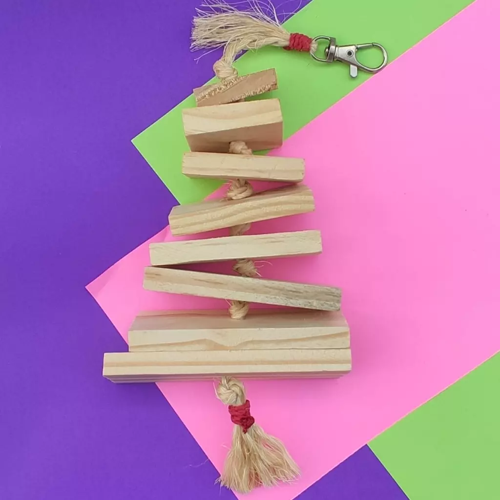 Brinquedo de Madeira PINUS CRÚ Para Coelho e Porquinho da Índia - Imagem 2